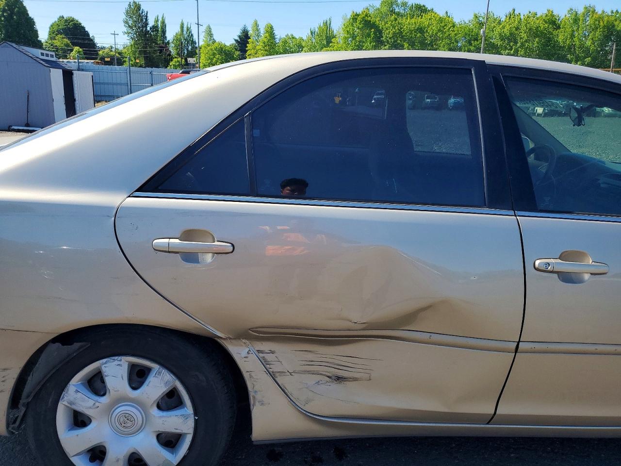 2004 Toyota Camry Le Gold vin: 4T1BE32K84U354904