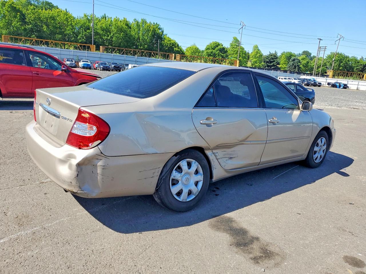 2004 Toyota Camry Le Gold vin: 4T1BE32K84U354904