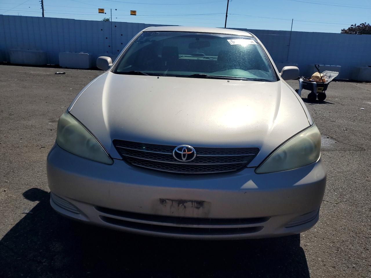 2004 Toyota Camry Le Gold vin: 4T1BE32K84U354904