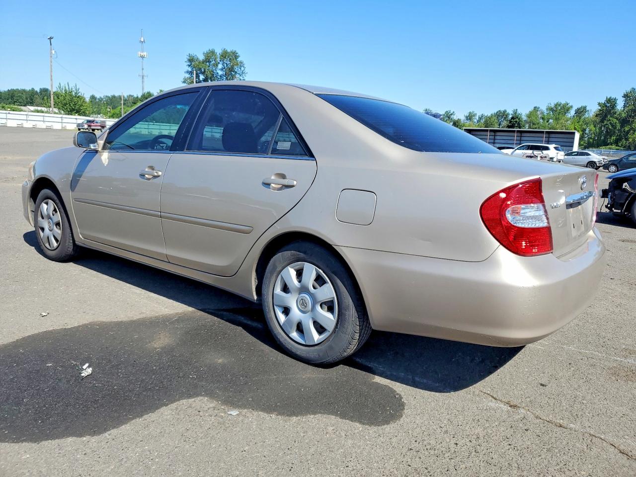 2004 Toyota Camry Le Gold vin: 4T1BE32K84U354904