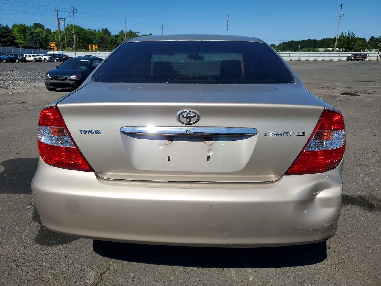 2004 Toyota Camry Le Gold vin: 4T1BE32K84U354904
