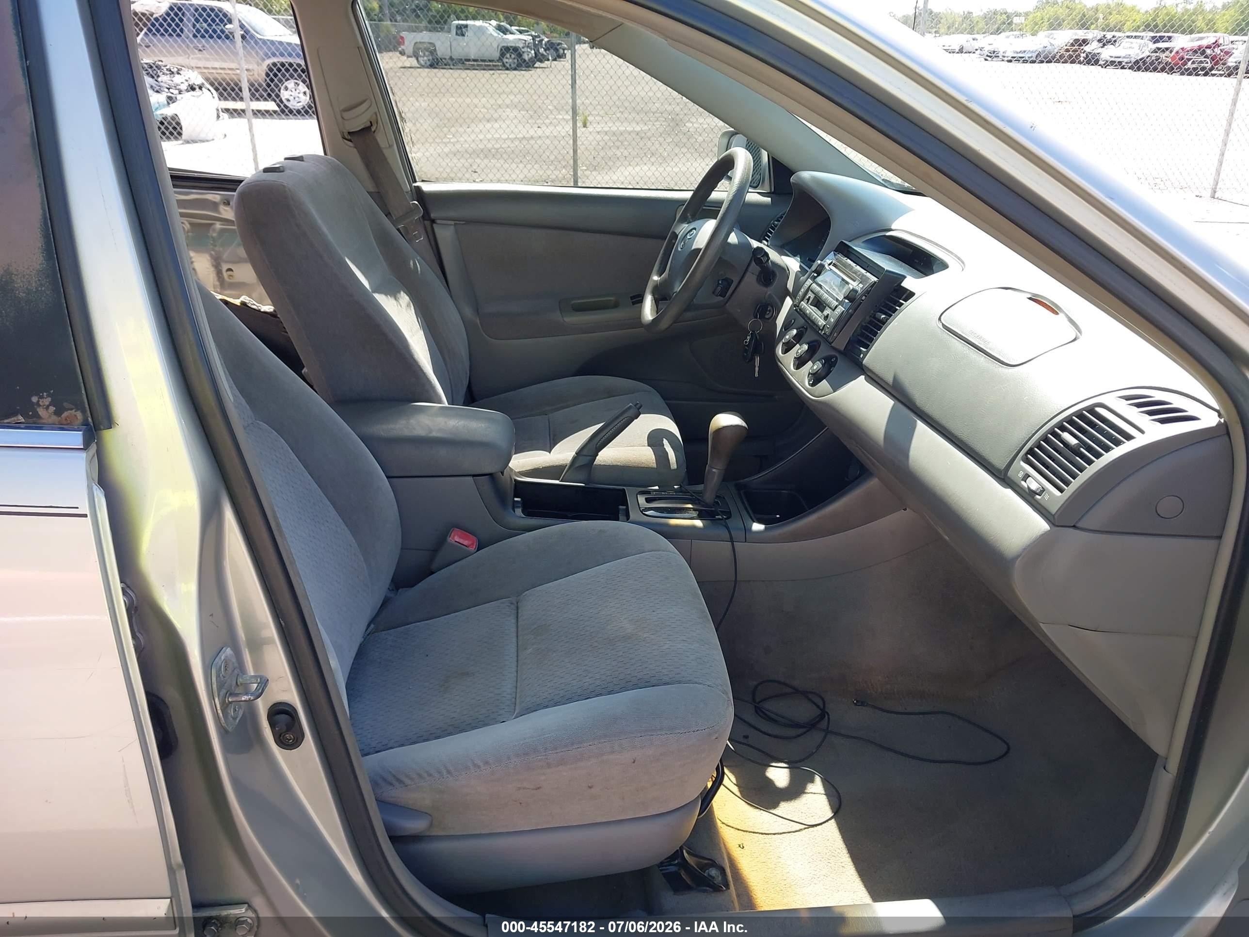 2004 Toyota Camry Le Silver vin: 4T1BE32K84U839088