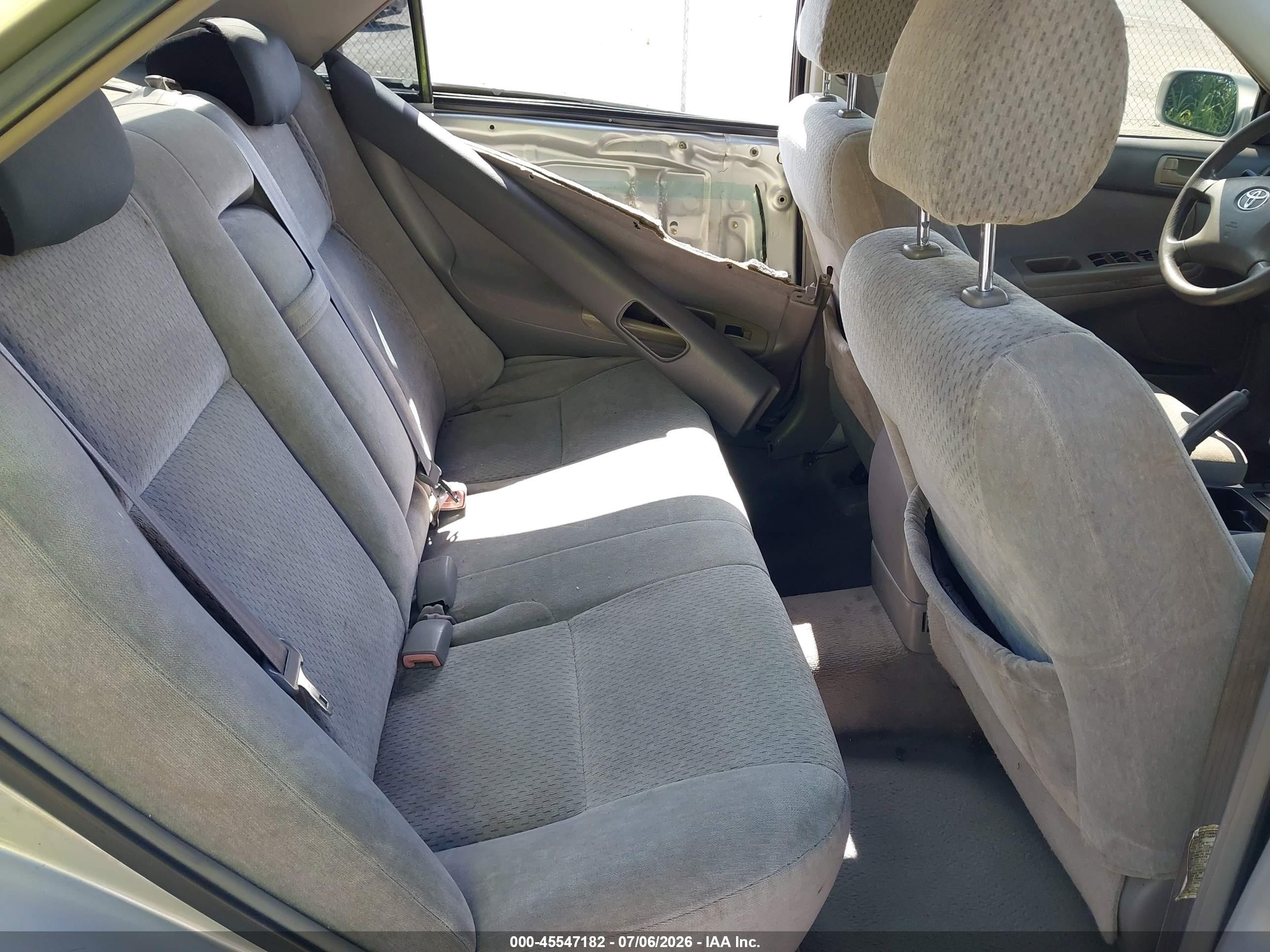2004 Toyota Camry Le Silver vin: 4T1BE32K84U839088