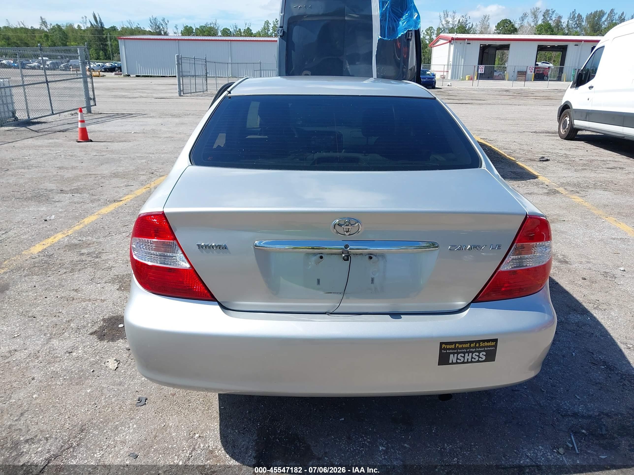 2004 Toyota Camry Le Silver vin: 4T1BE32K84U839088