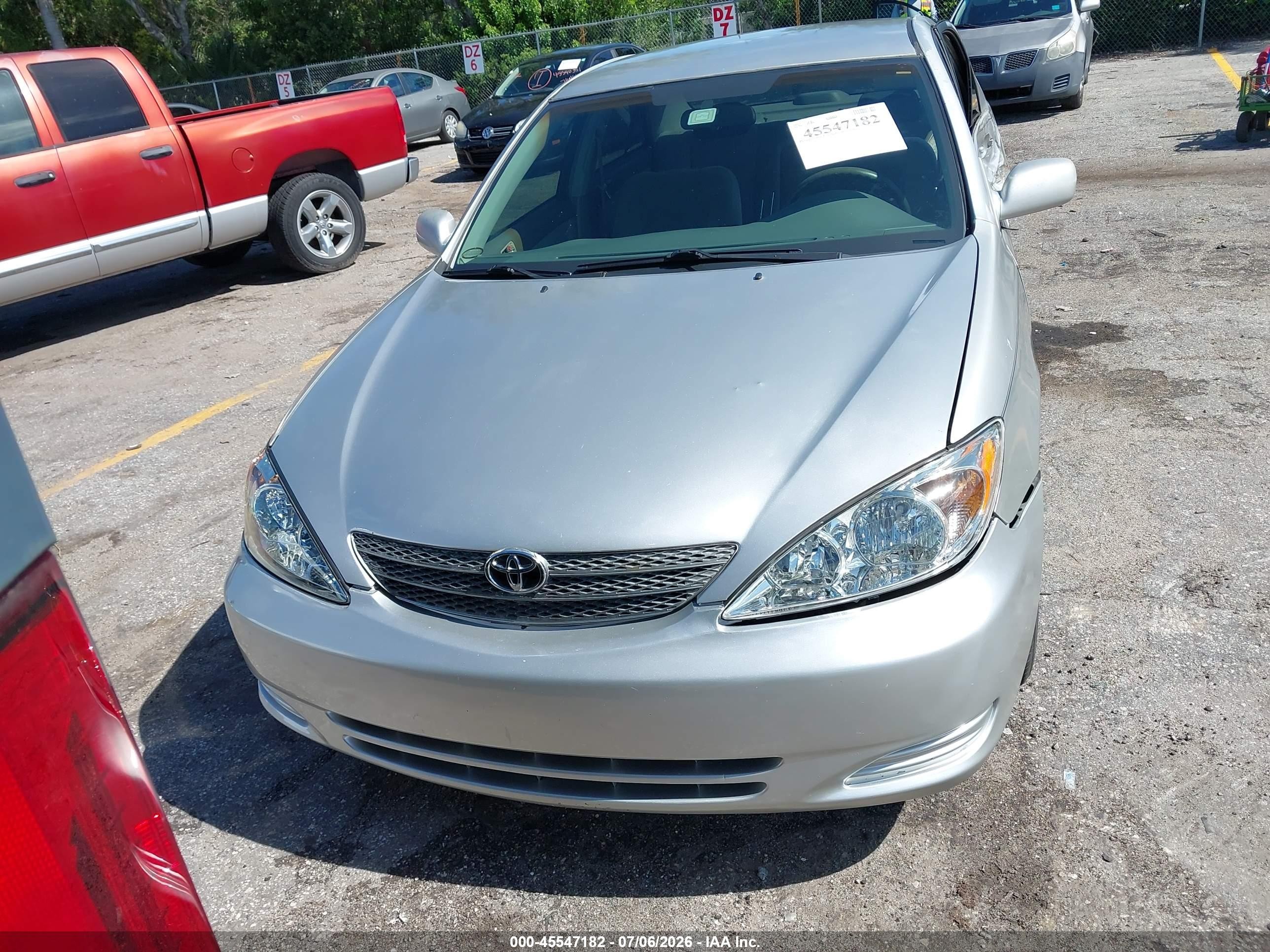 2004 Toyota Camry Le Silver vin: 4T1BE32K84U839088