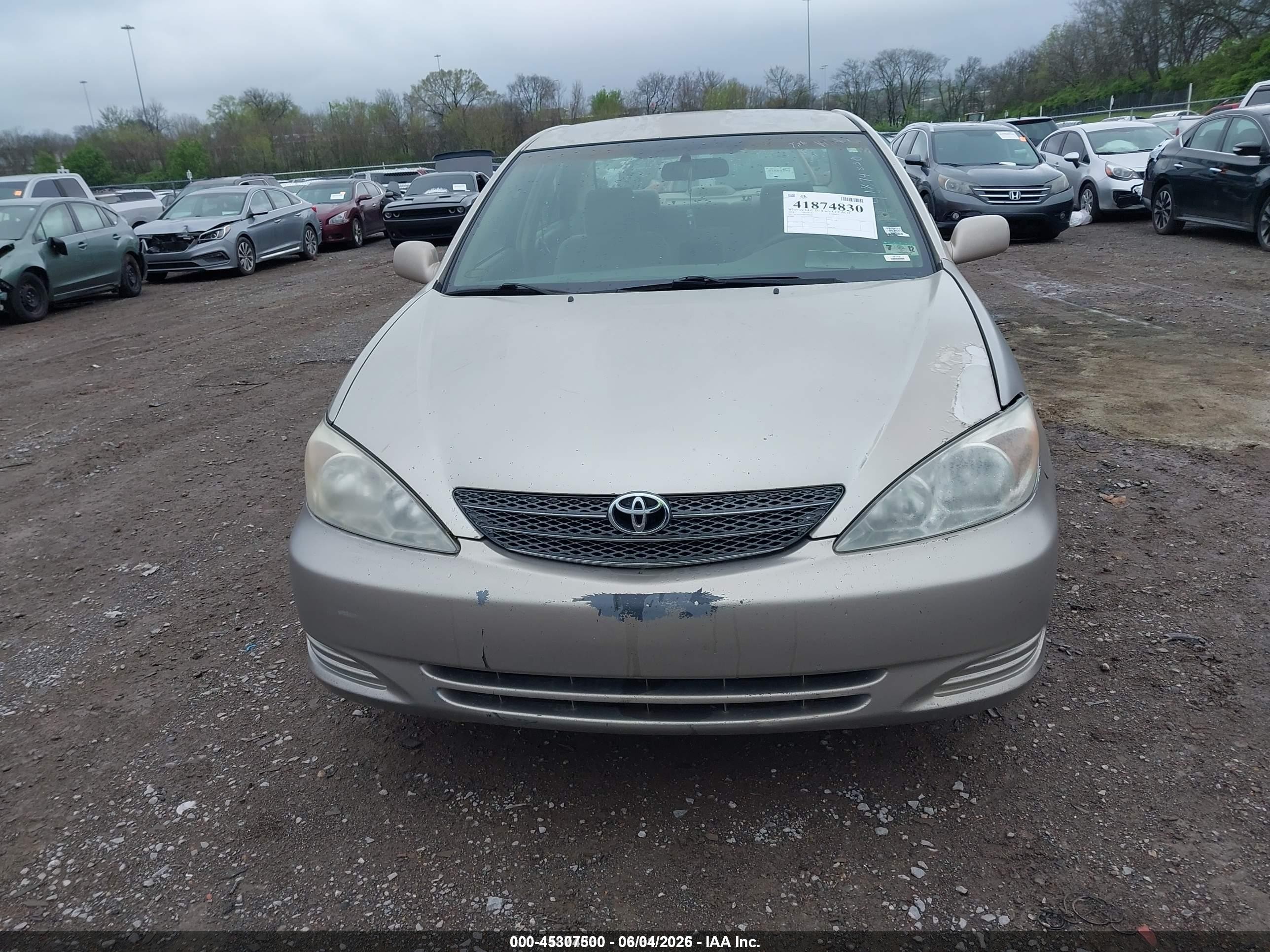 2004 Toyota Camry Le Gold vin: 4T1BE32K84U880028