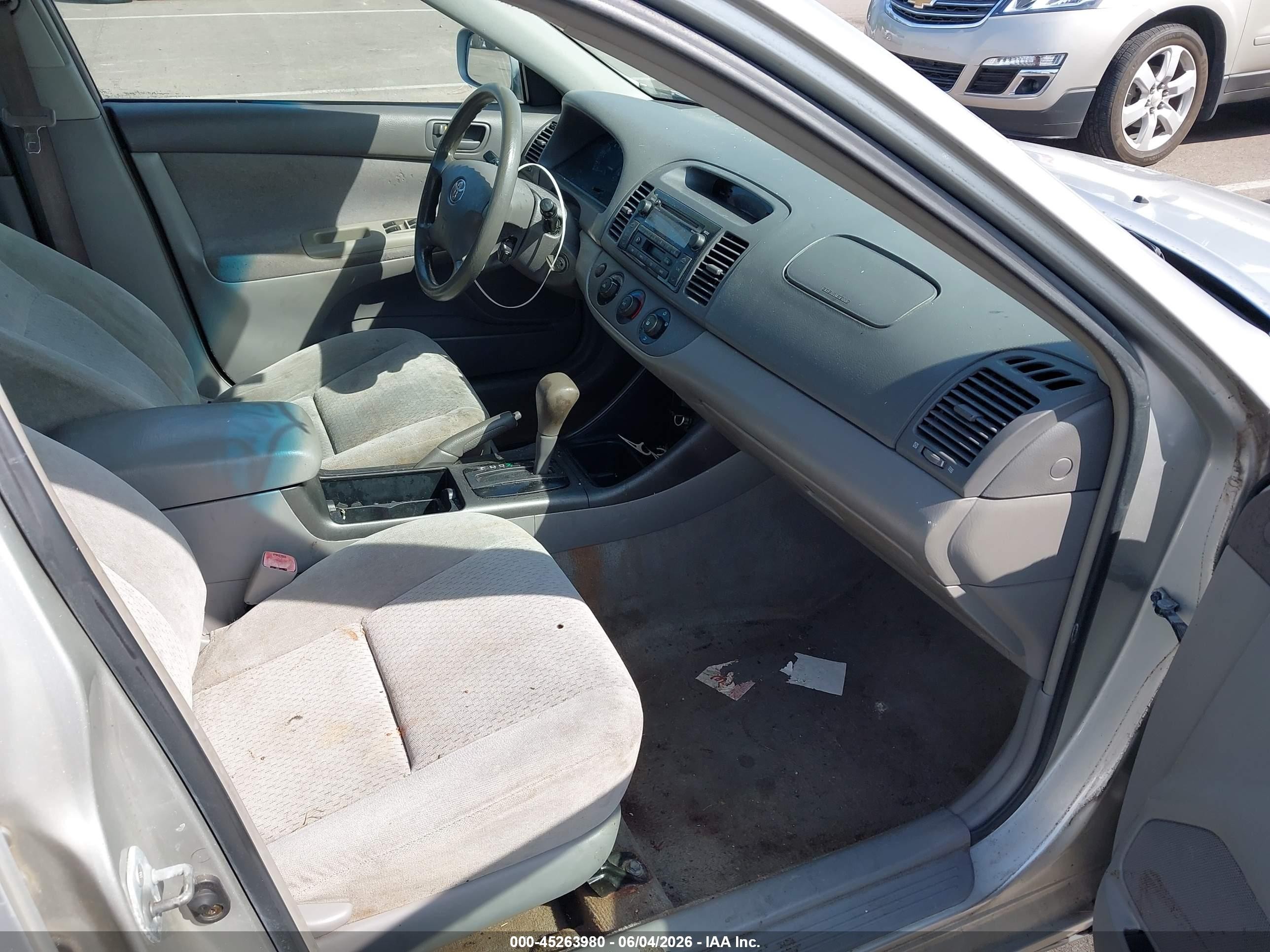 2004 Toyota Camry Le Silver vin: 4T1BE32K84U928286