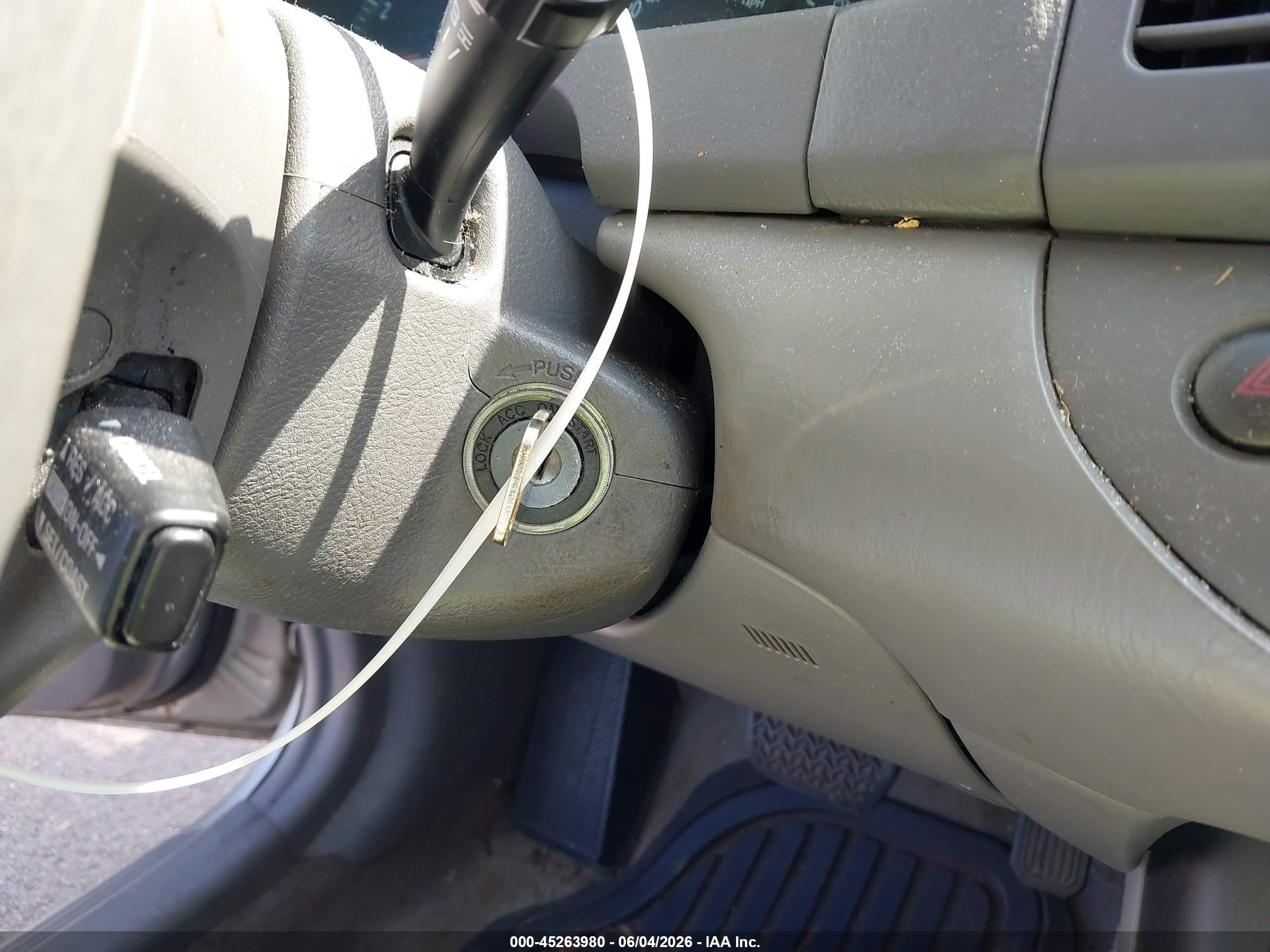 2004 Toyota Camry Le Silver vin: 4T1BE32K84U928286