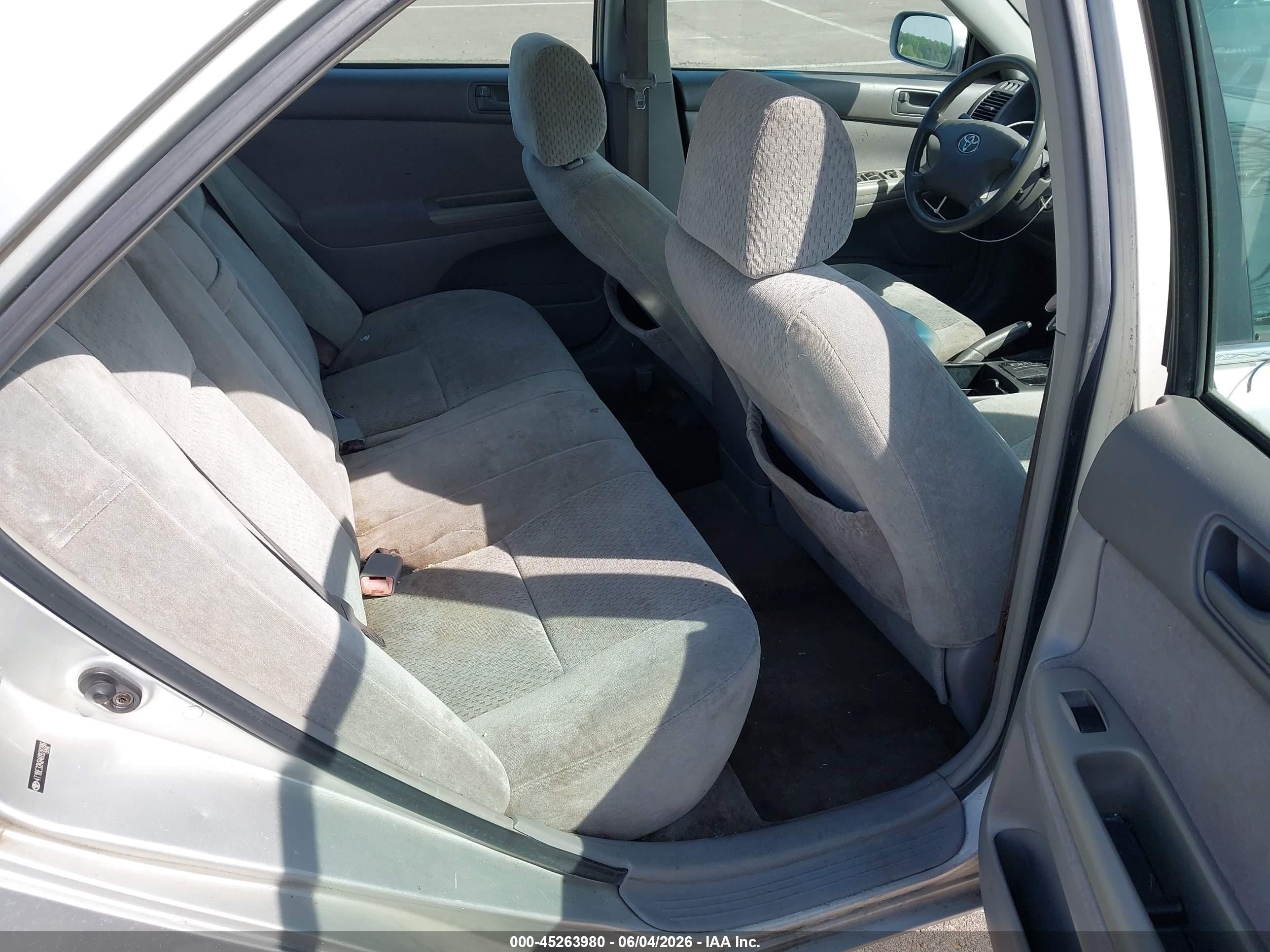2004 Toyota Camry Le Silver vin: 4T1BE32K84U928286