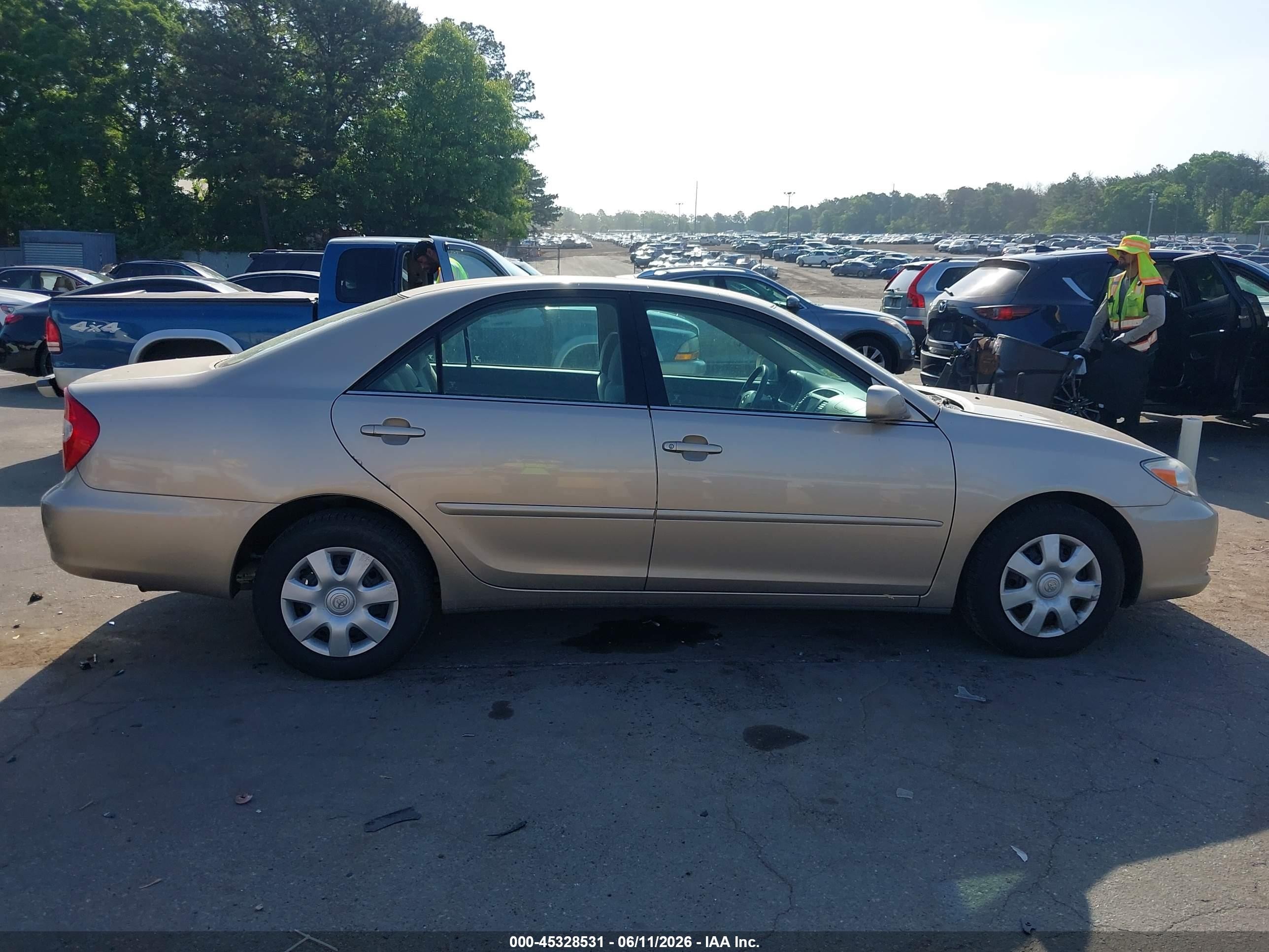 2004 Toyota Camry Le Champagne vin: 4T1BE32K84U931396