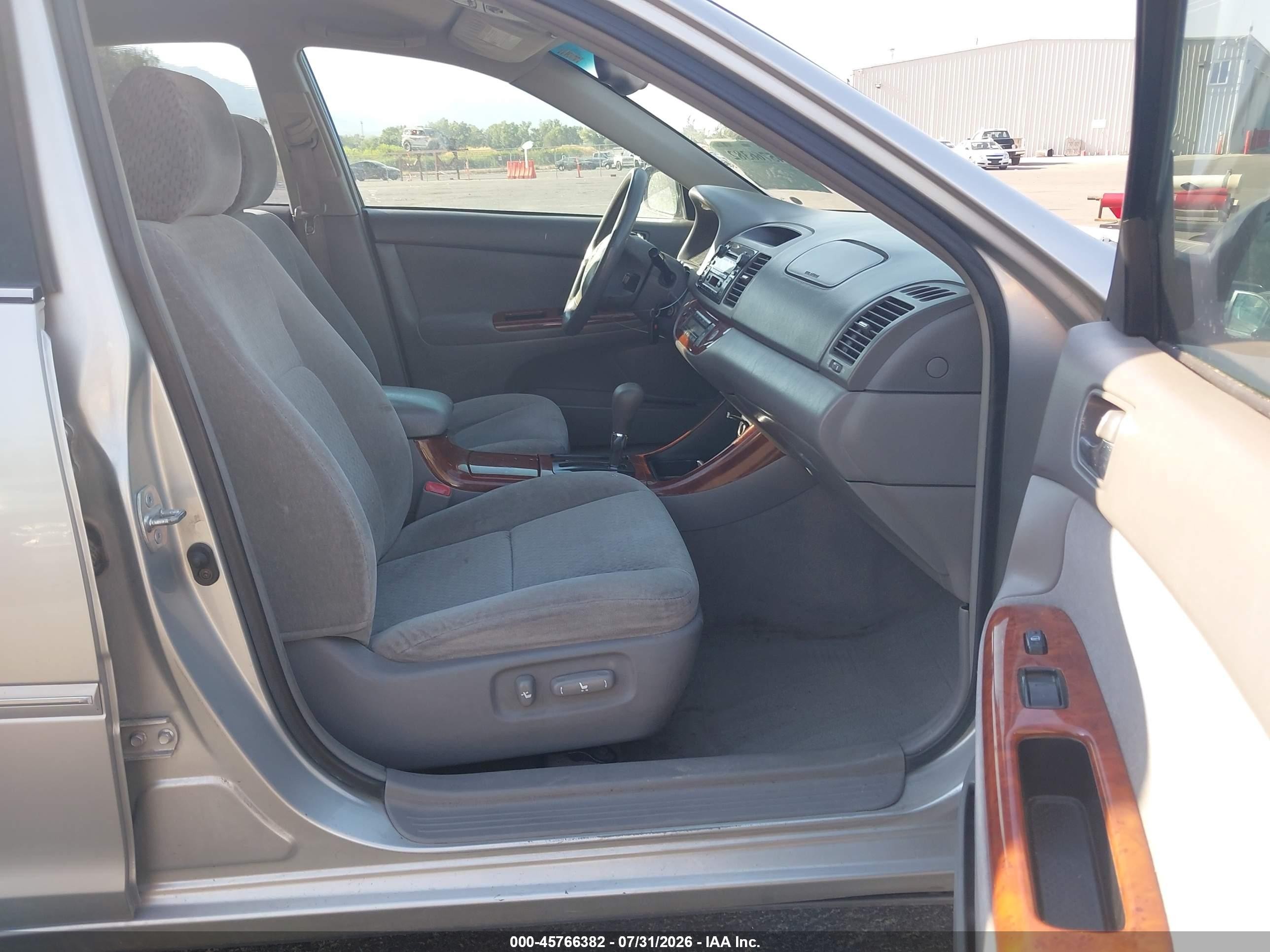 2004 Toyota Camry Xle Серебряный vin: 4T1BE32K84U932936