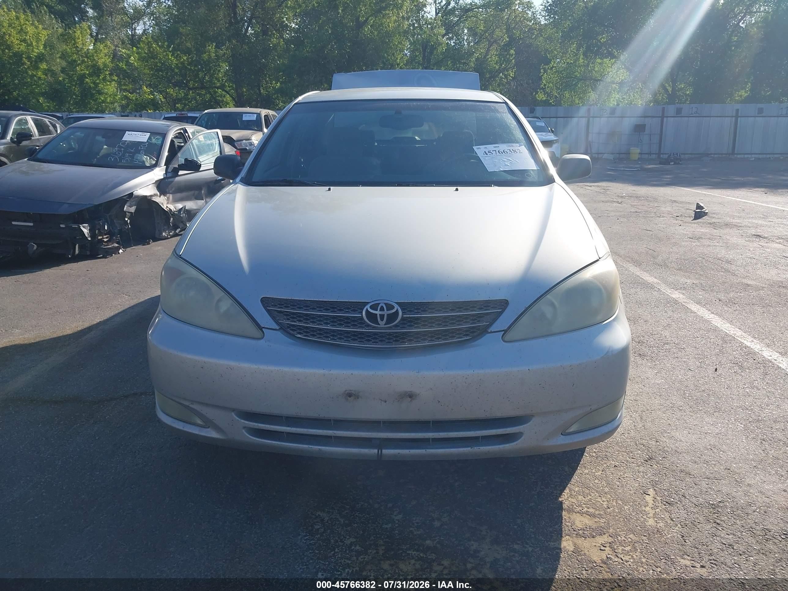 2004 Toyota Camry Xle Серебряный vin: 4T1BE32K84U932936