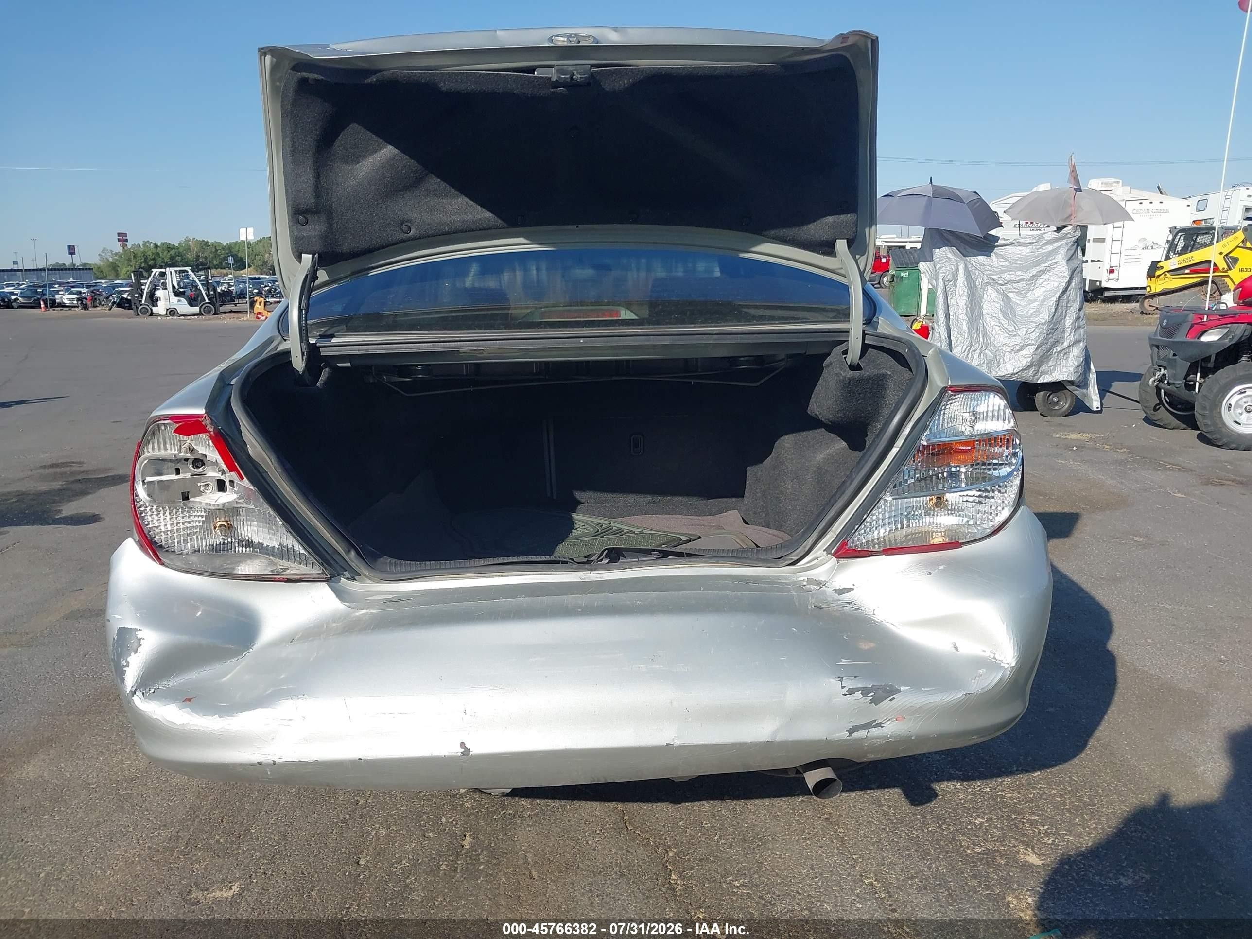 2004 Toyota Camry Xle Серебряный vin: 4T1BE32K84U932936
