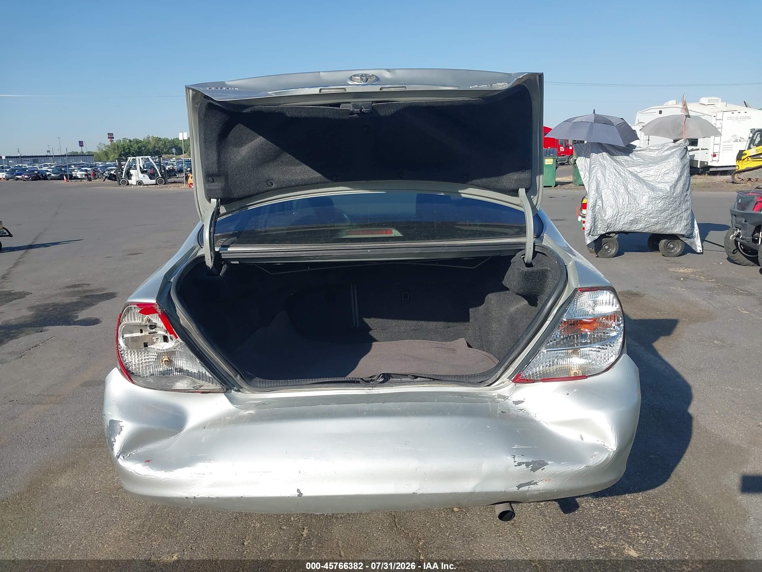 2004 Toyota Camry Xle Серебряный vin: 4T1BE32K84U932936