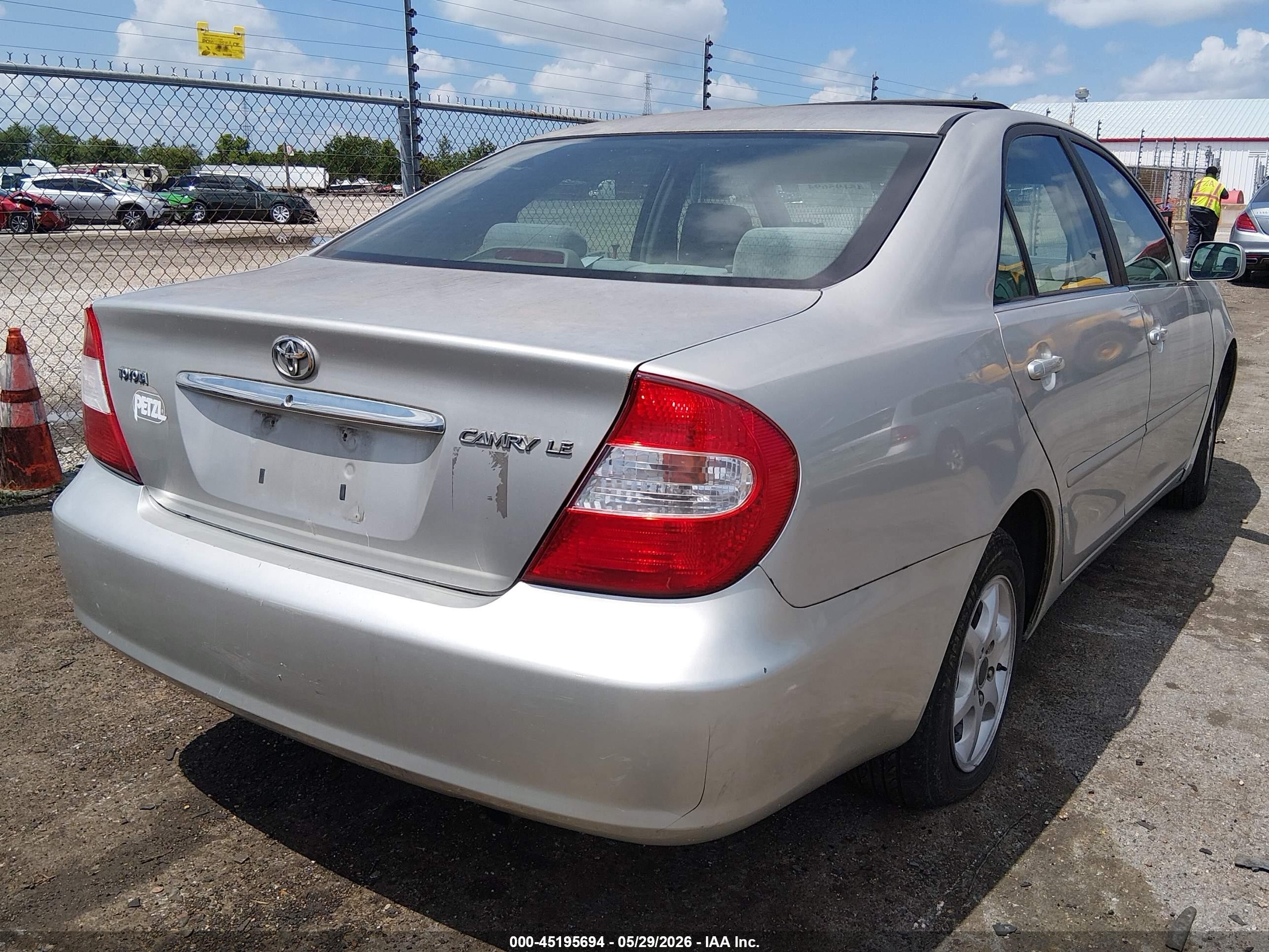 2004 Toyota Camry Le Silver vin: 4T1BE32K84U937201