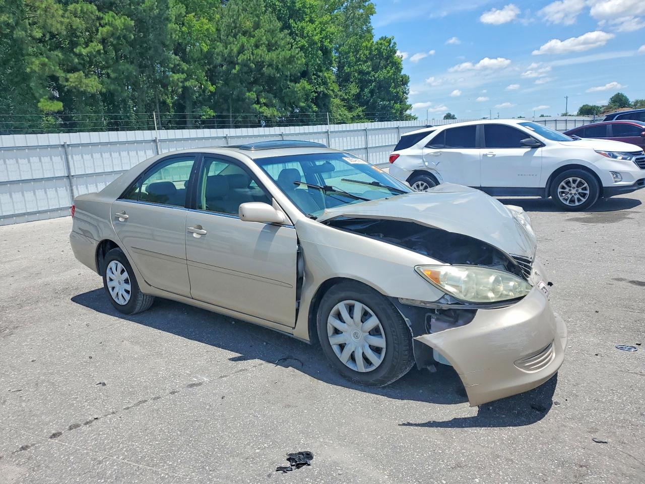 2005 Toyota Camry Le Gold vin: 4T1BE32K85U026089