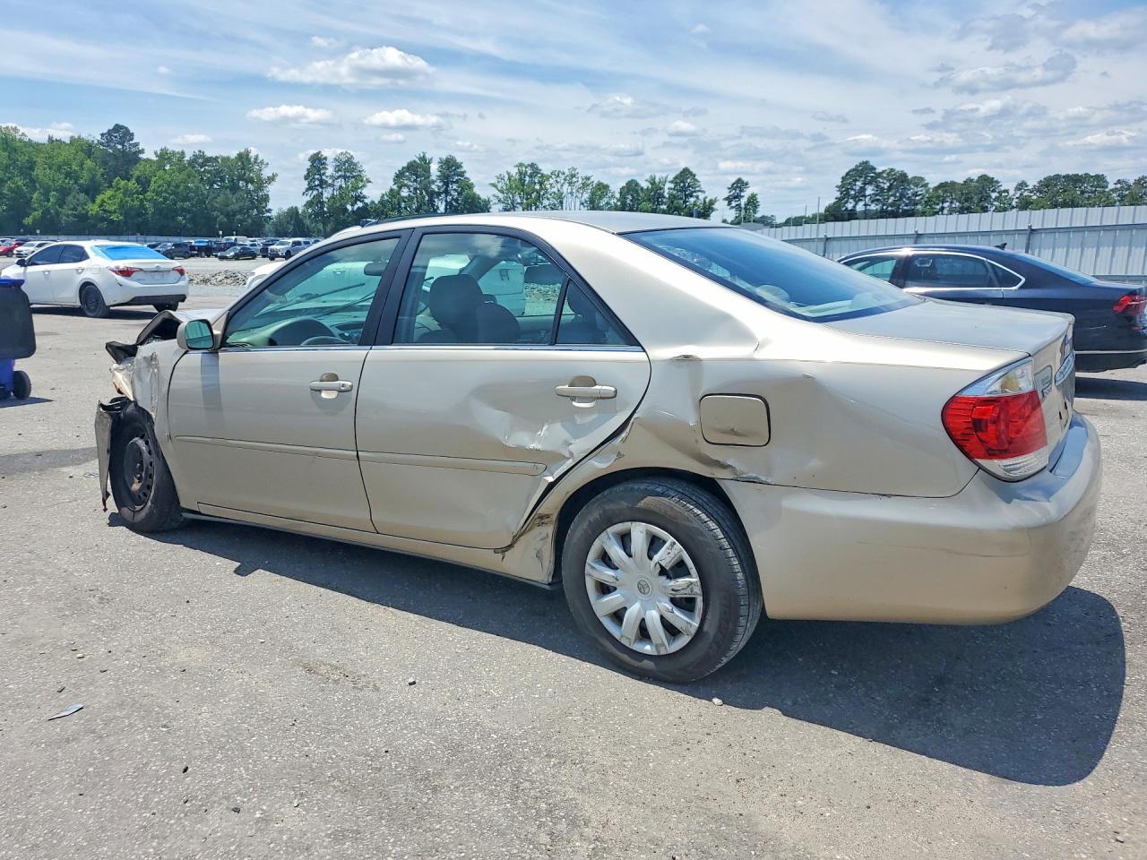 2005 Toyota Camry Le Gold vin: 4T1BE32K85U026089