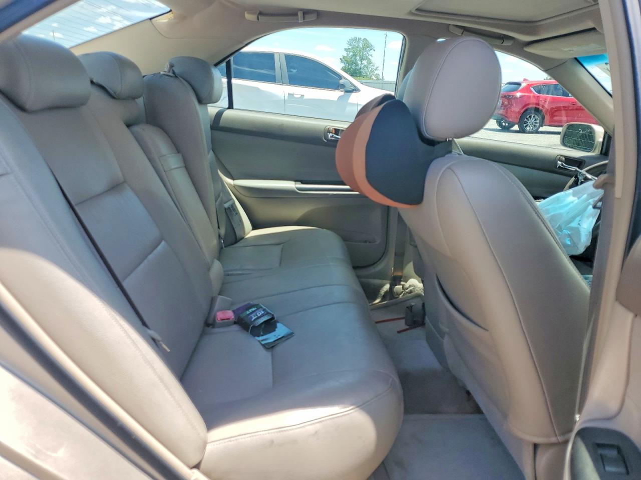 2005 Toyota Camry Le Gold vin: 4T1BE32K85U026089