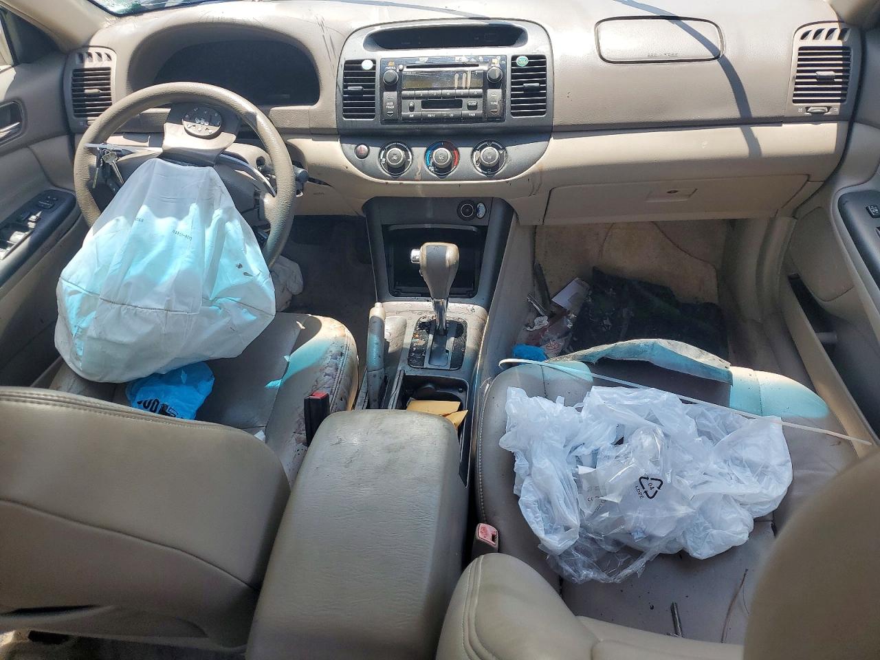 2005 Toyota Camry Le Gold vin: 4T1BE32K85U026089
