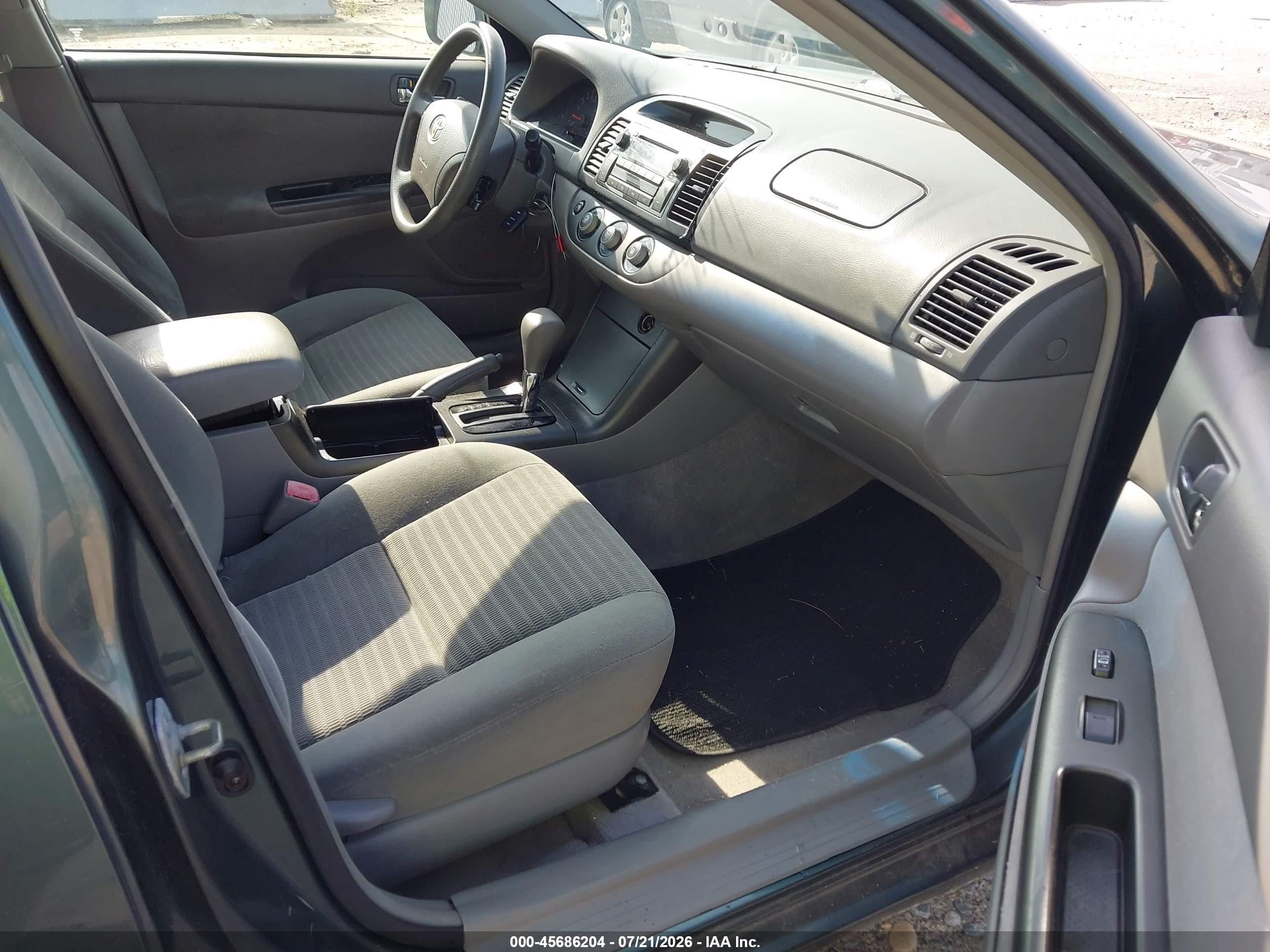 2005 Toyota Camry Le Green vin: 4T1BE32K85U037528
