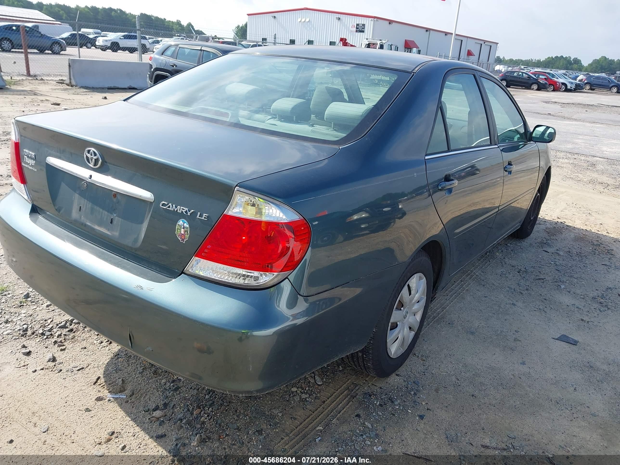 2005 Toyota Camry Le Green vin: 4T1BE32K85U037528