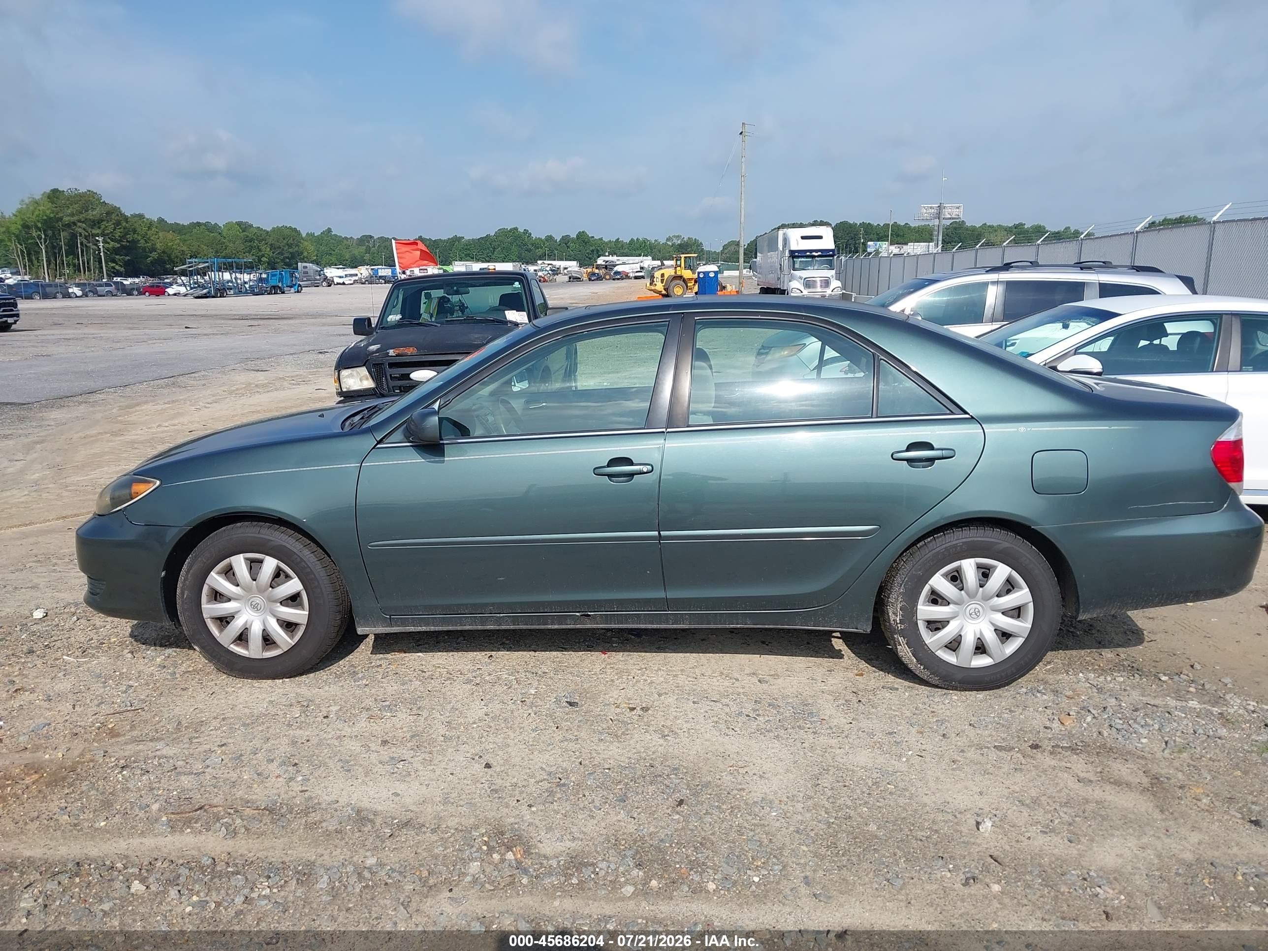 2005 Toyota Camry Le Green vin: 4T1BE32K85U037528