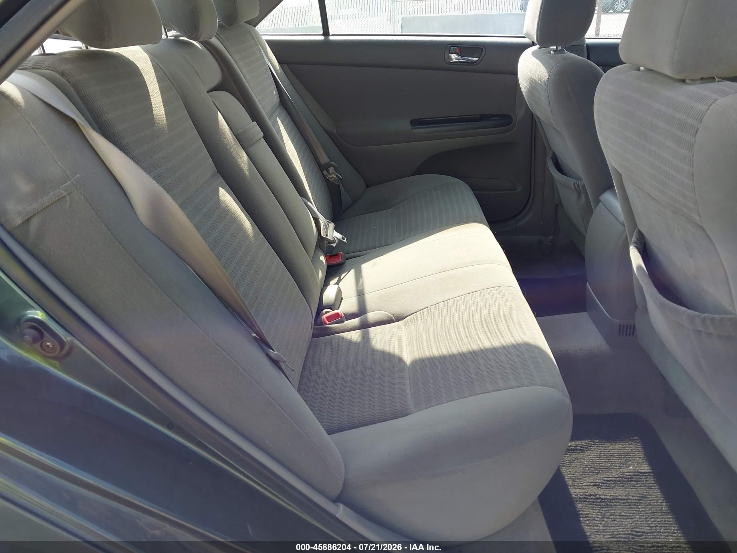 2005 Toyota Camry Le Green vin: 4T1BE32K85U037528