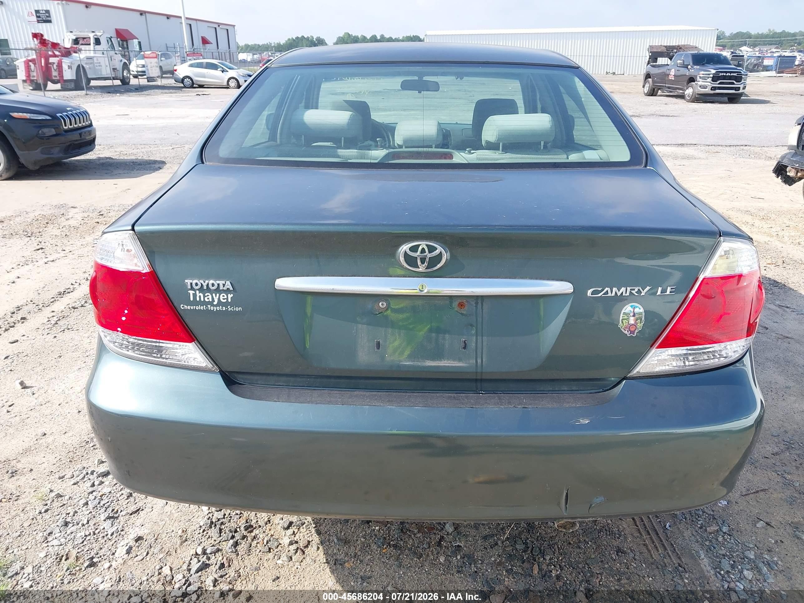 2005 Toyota Camry Le Green vin: 4T1BE32K85U037528