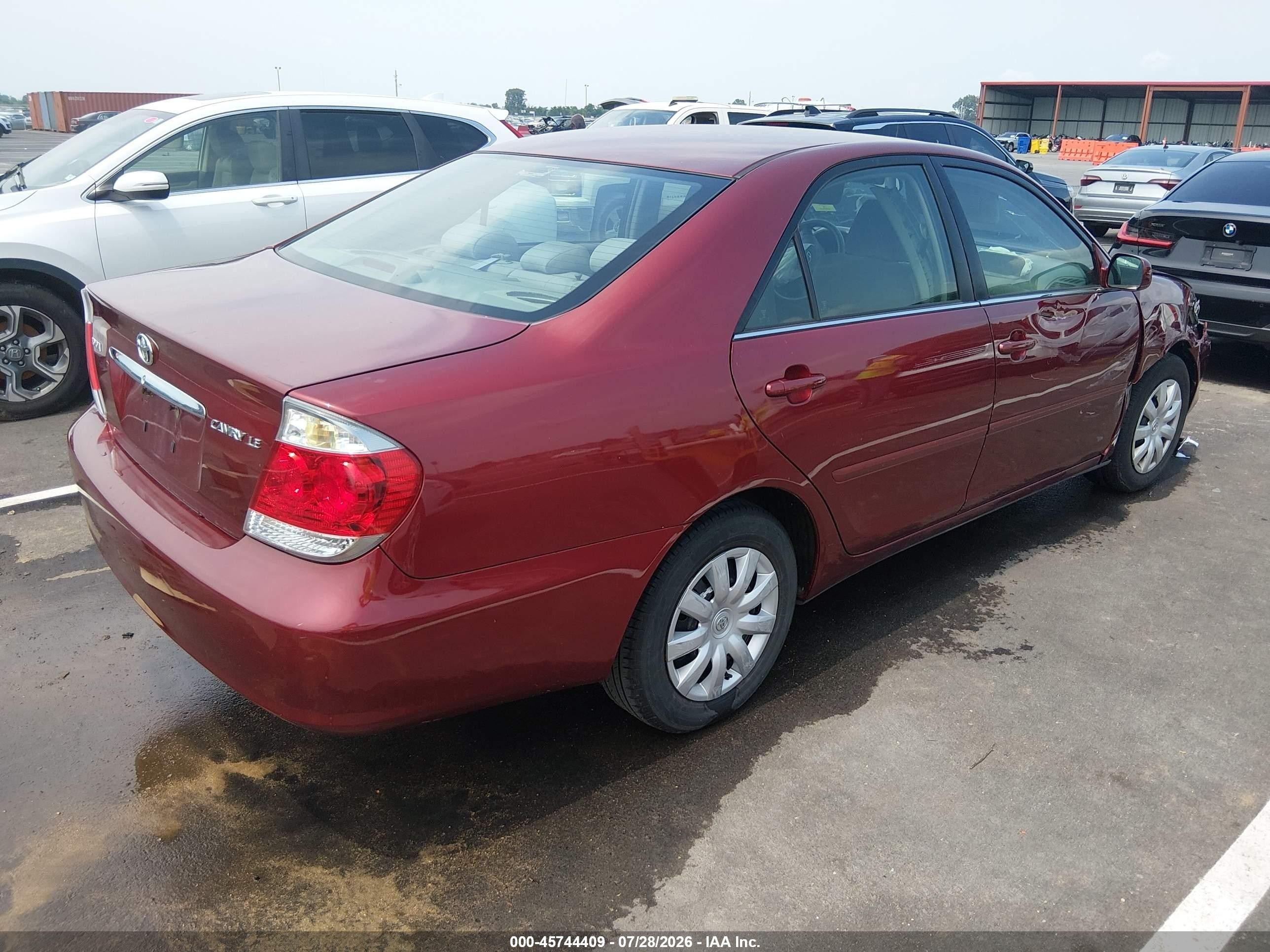 2005 Toyota Camry Le Red vin: 4T1BE32K85U053681