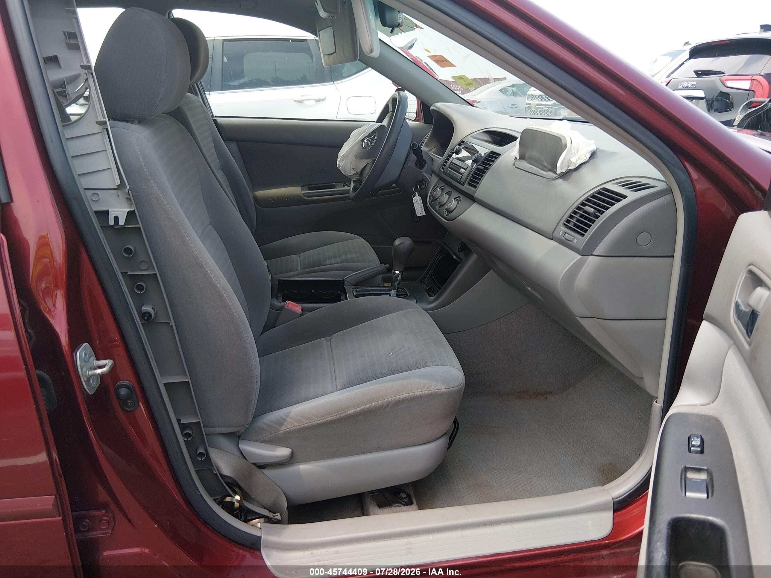 2005 Toyota Camry Le Red vin: 4T1BE32K85U053681