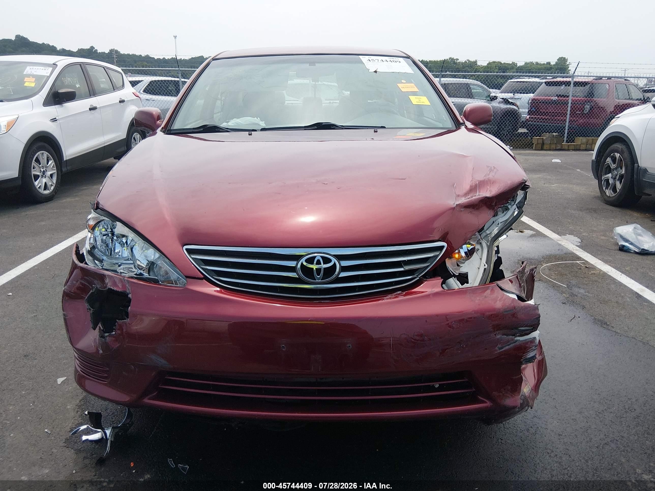 2005 Toyota Camry Le Red vin: 4T1BE32K85U053681
