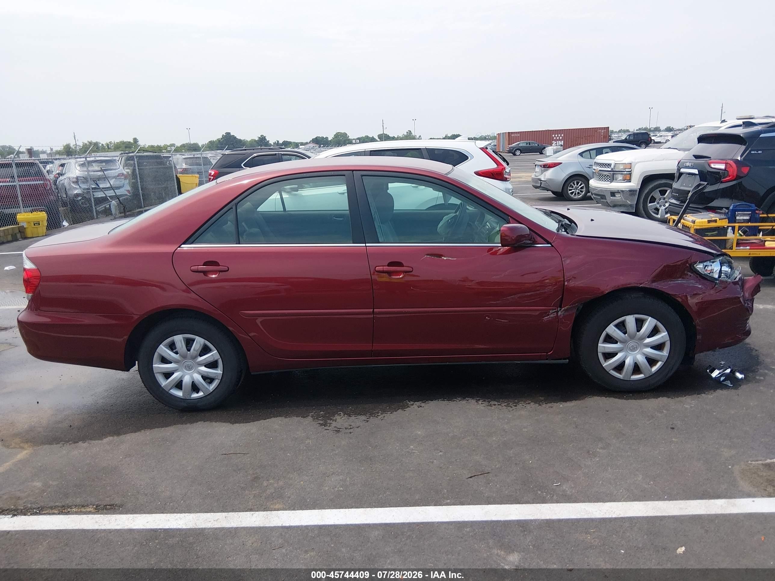2005 Toyota Camry Le Red vin: 4T1BE32K85U053681