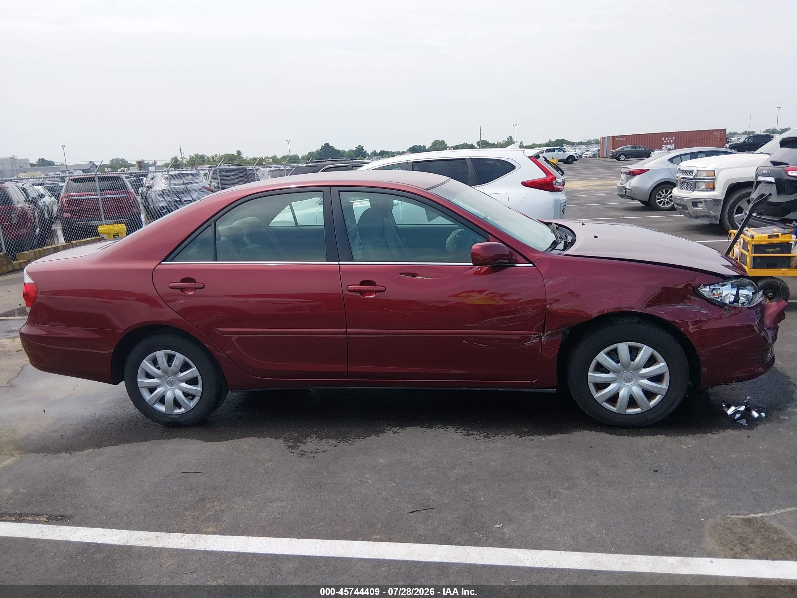 2005 Toyota Camry Le Red vin: 4T1BE32K85U053681