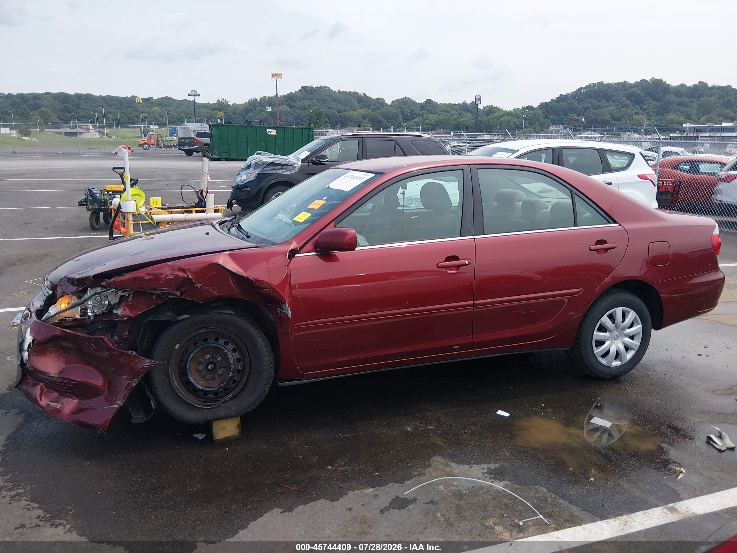 2005 Toyota Camry Le Red vin: 4T1BE32K85U053681