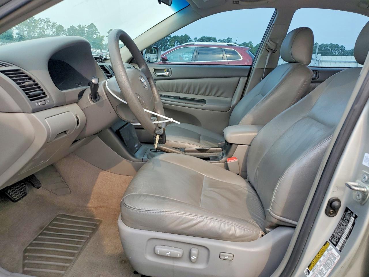 2005 Toyota Camry Le Silver vin: 4T1BE32K85U068102
