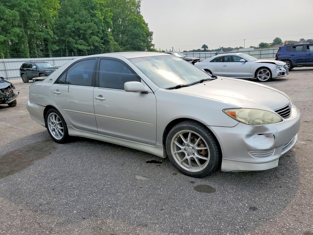2005 Toyota Camry Le Silver vin: 4T1BE32K85U068102