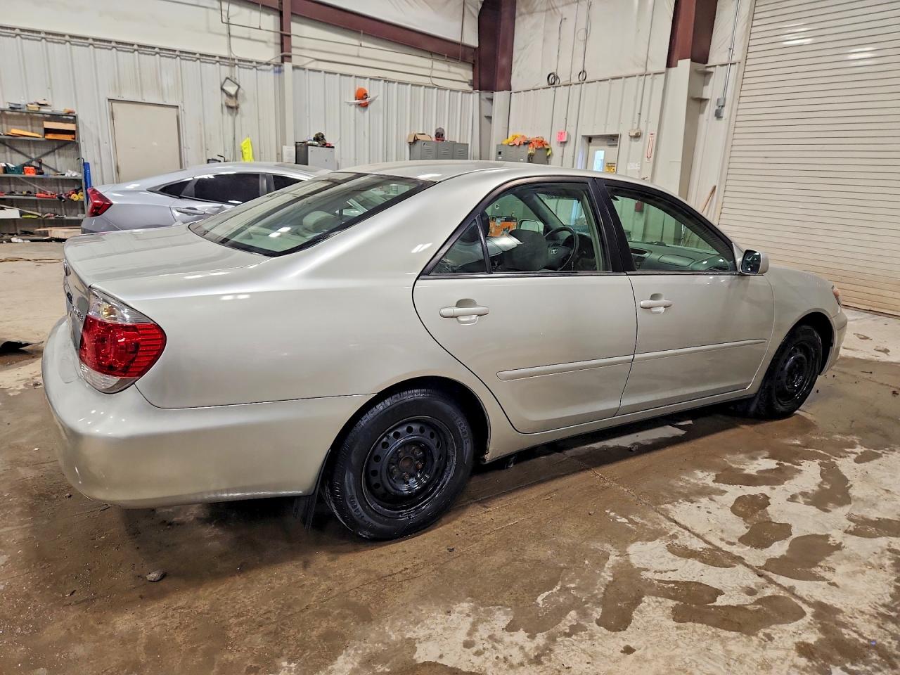 2005 Toyota Camry Le Серый vin: 4T1BE32K85U069444
