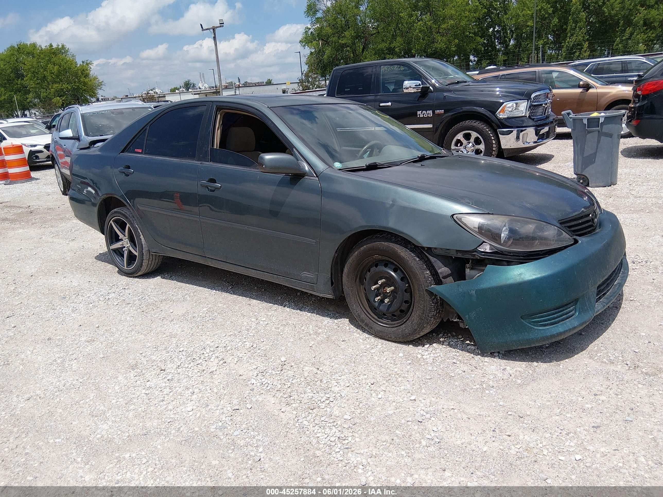 2005 Toyota Camry Le Green vin: 4T1BE32K85U070206