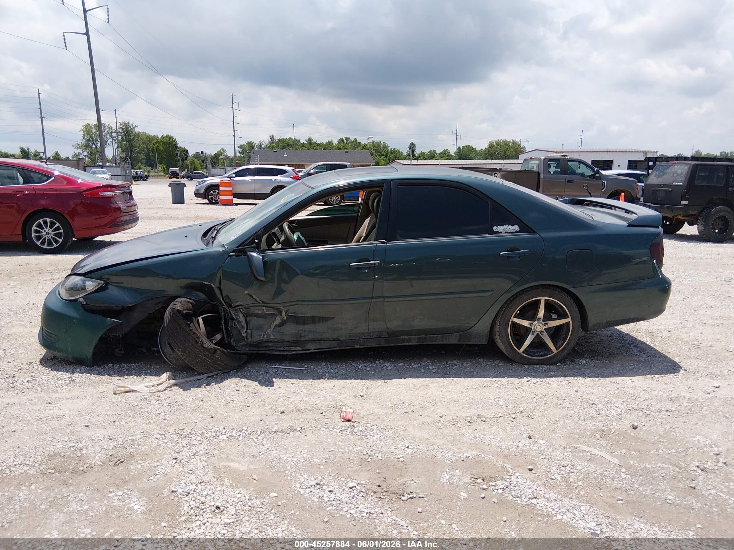 2005 Toyota Camry Le Green vin: 4T1BE32K85U070206