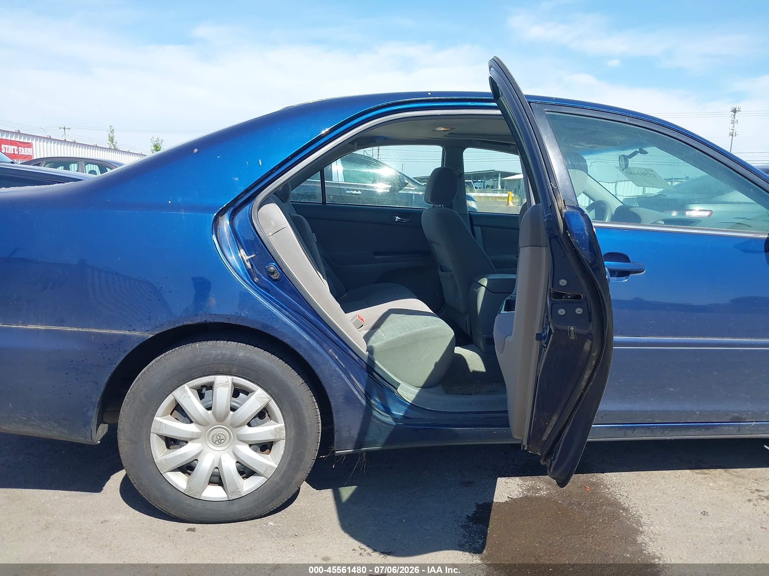 2005 Toyota Camry Le Blue vin: 4T1BE32K85U381344