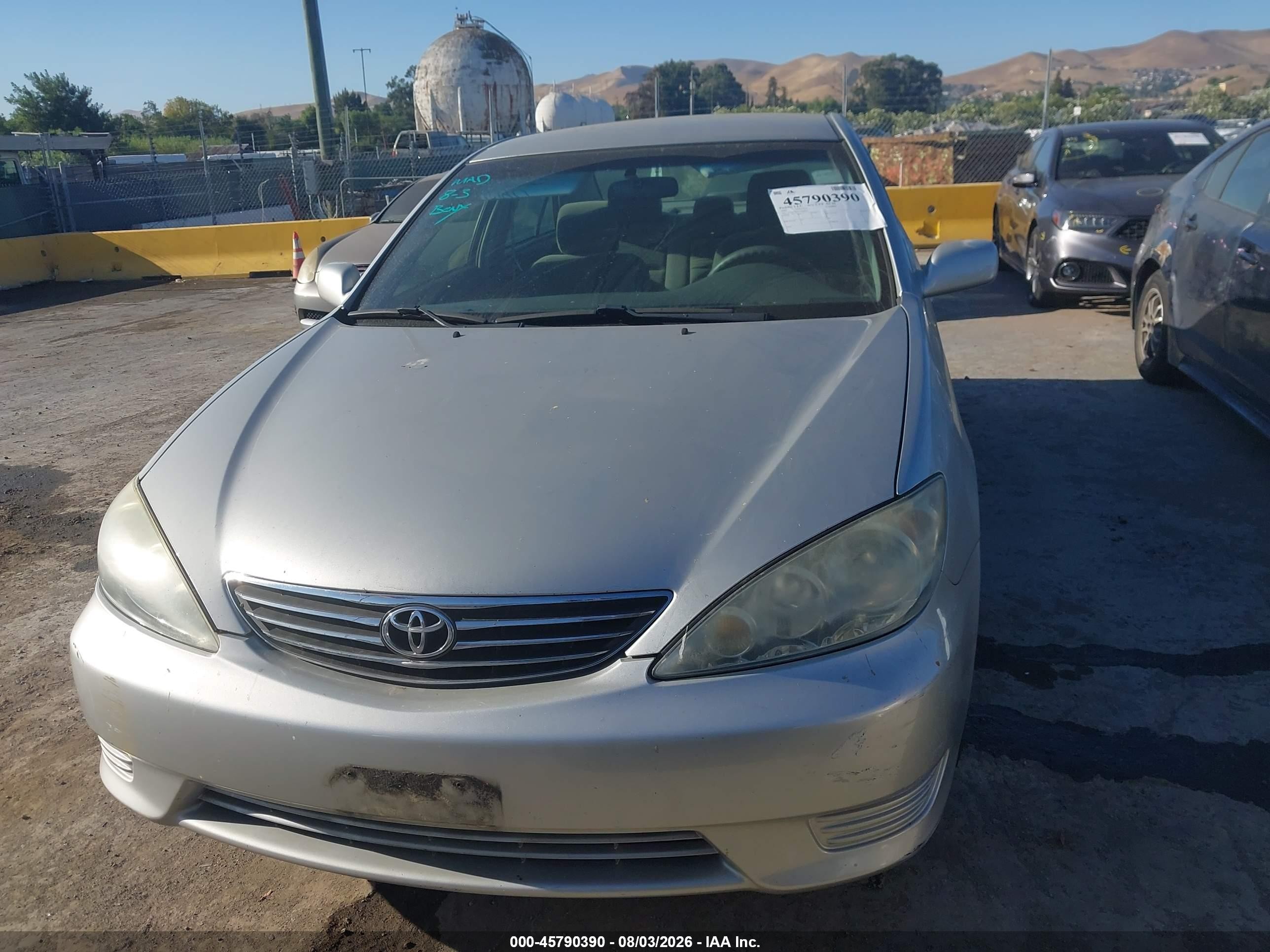 2005 Toyota Camry Le Silver vin: 4T1BE32K85U389931