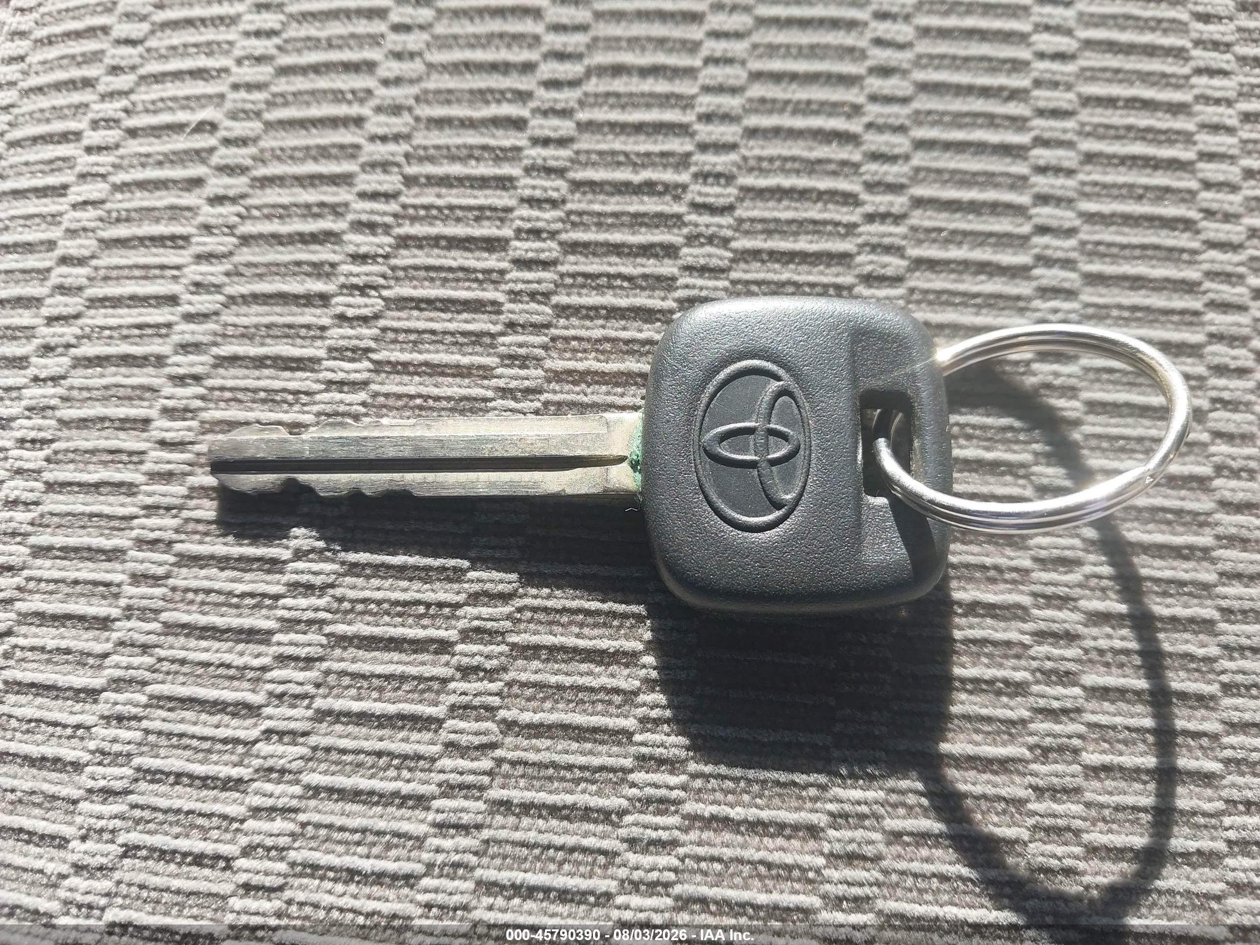 2005 Toyota Camry Le Silver vin: 4T1BE32K85U389931