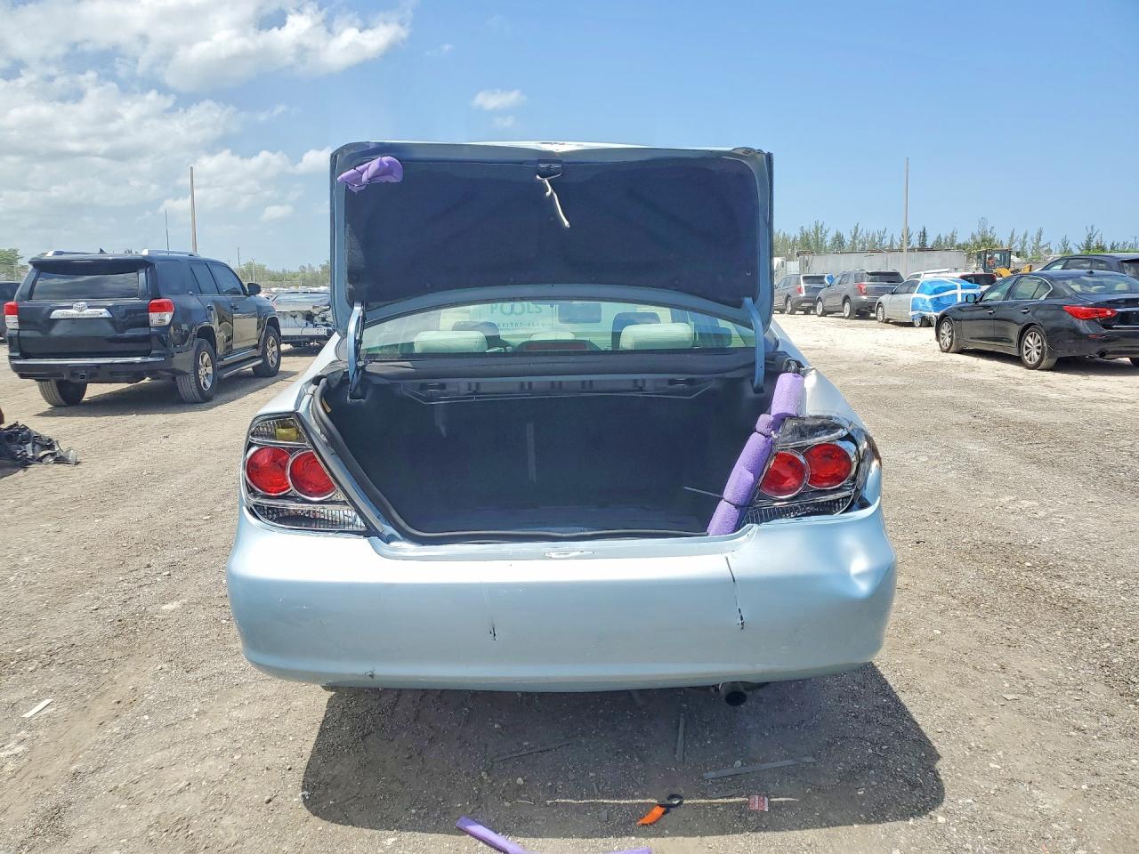 2005 Toyota Camry Le Turquoise vin: 4T1BE32K85U516418