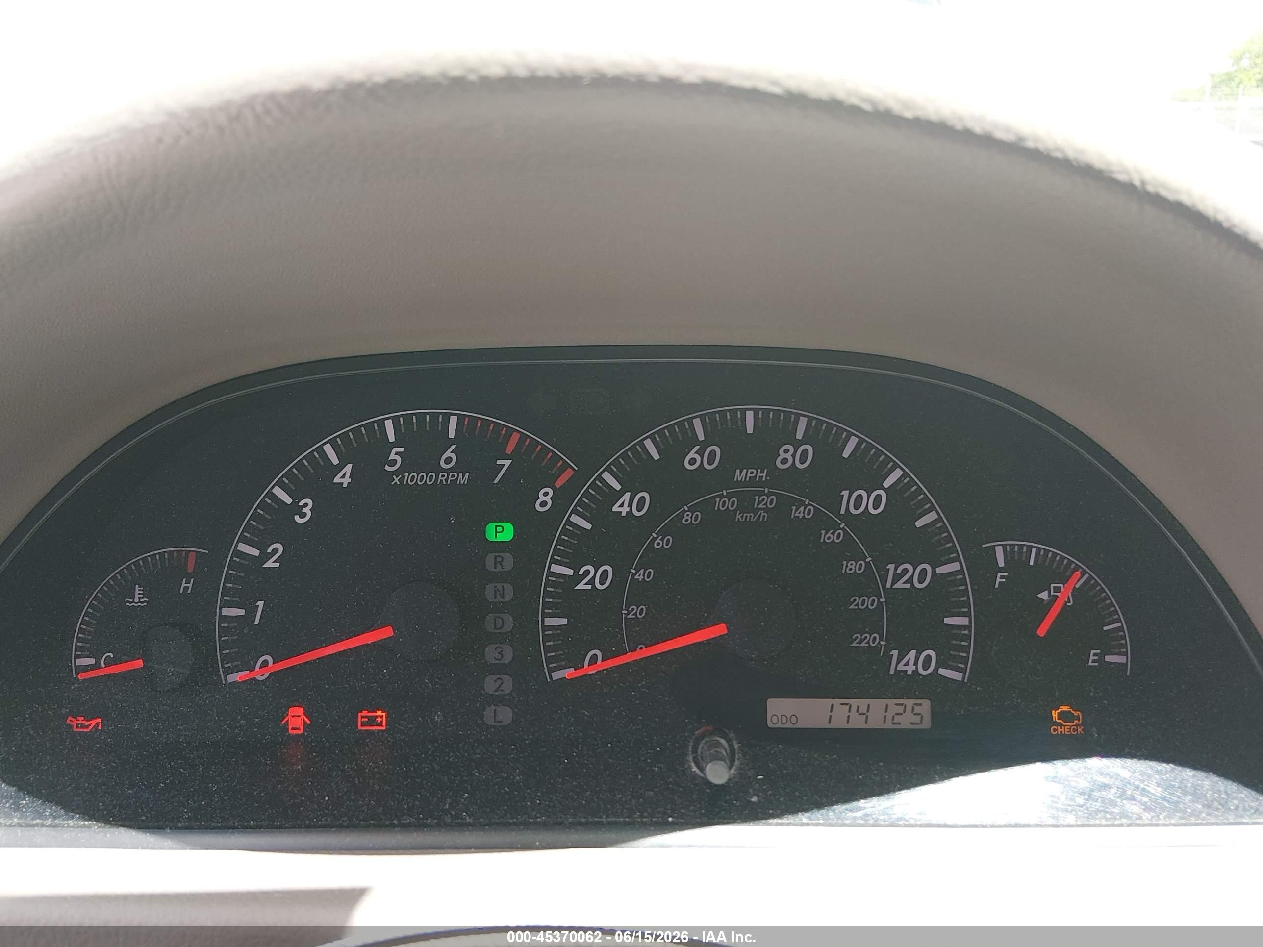 2005 Toyota Camry Le Gold vin: 4T1BE32K85U528164