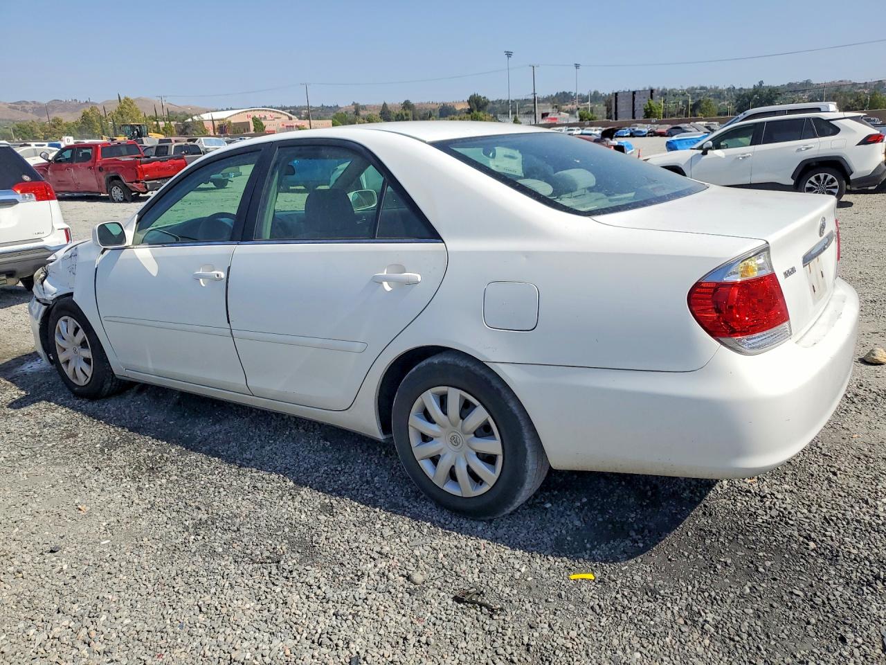 2005 Toyota Camry Le White vin: 4T1BE32K85U530660