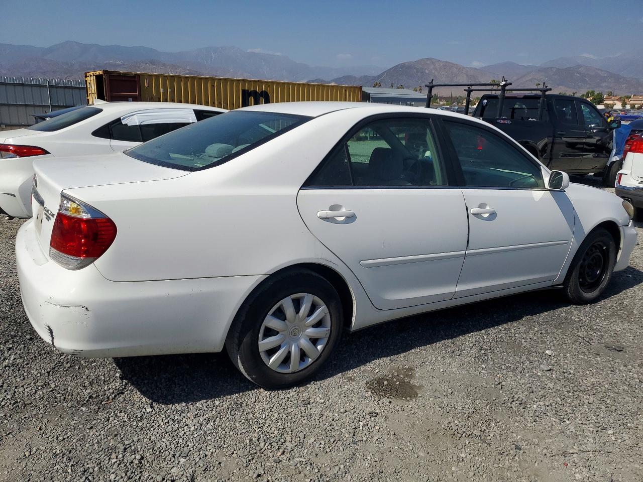 2005 Toyota Camry Le White vin: 4T1BE32K85U530660