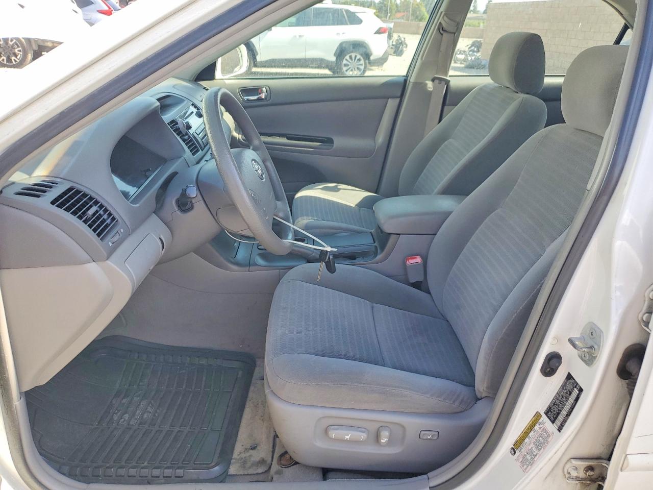 2005 Toyota Camry Le White vin: 4T1BE32K85U530660