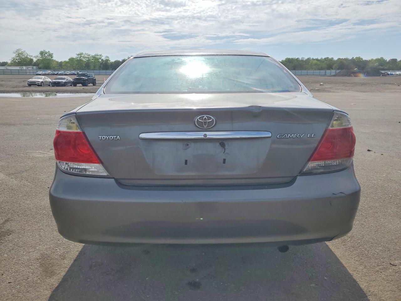 2005 Toyota Camry Le Серый vin: 4T1BE32K85U558586