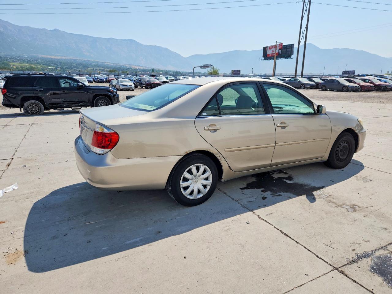 2005 Toyota Camry Le Beige vin: 4T1BE32K85U559124