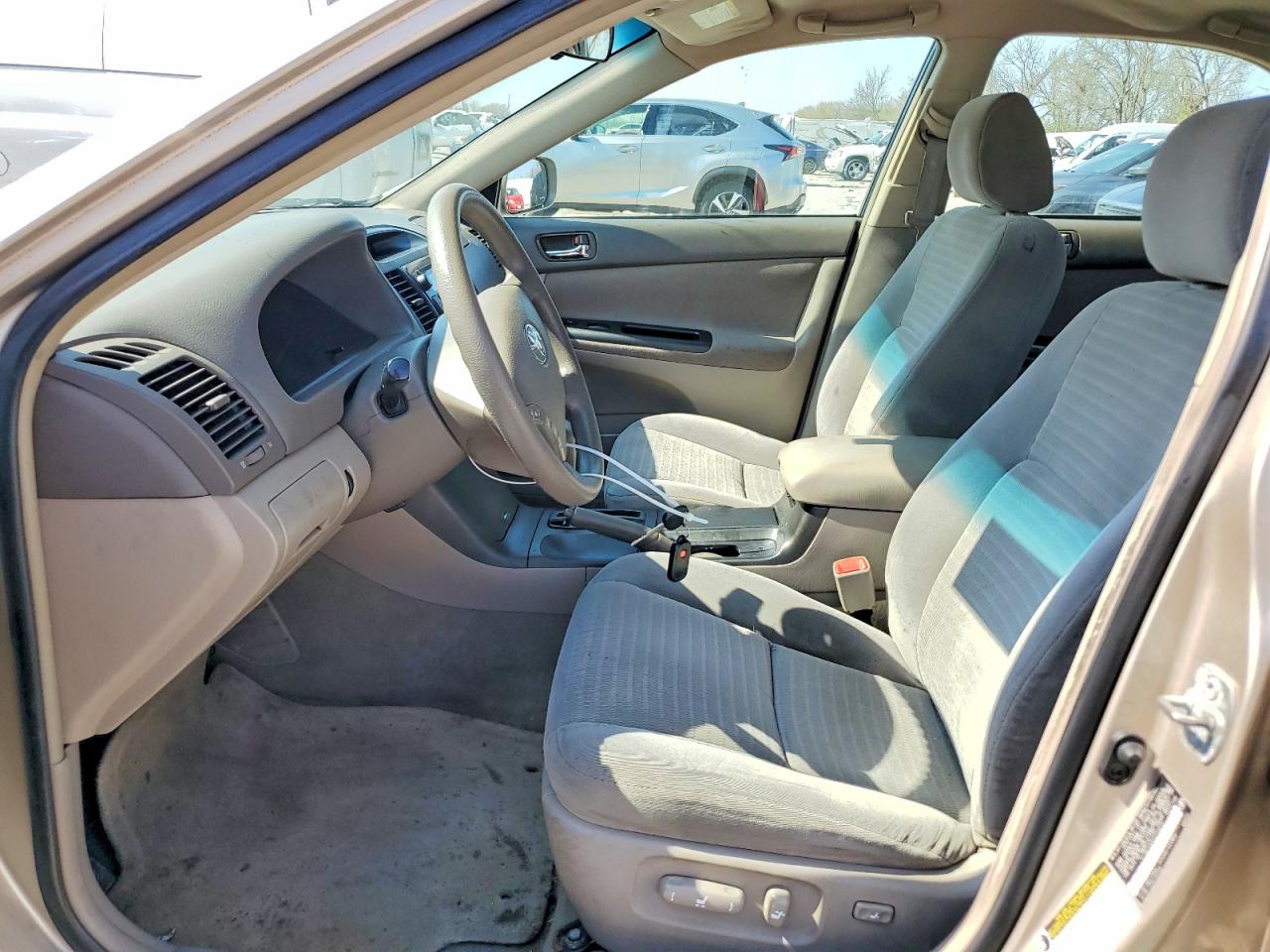 2005 Toyota Camry Le Gold vin: 4T1BE32K85U559818